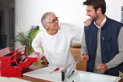 Technician in Walnut Creek talks with customer during a routine sink repair service